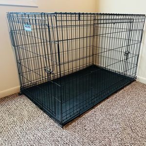 Dog Kennel. Great Condition. Size Giant. 48 X 30 X 33 inches.
